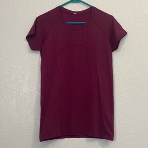 lululemon athletica Maroon Short Sleeve Tee